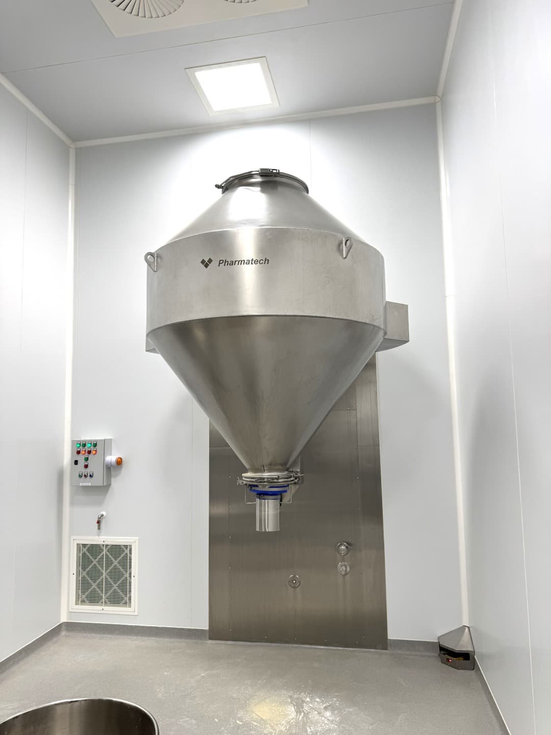Pharmatech 2000 ltr double cone blender - Барабанный смеситель - image 1