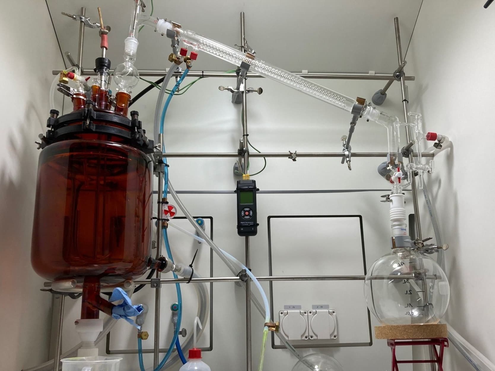 SCHMIZO AG 10 L Brown glass reactor Skid - Стеклянный реактор - image 1